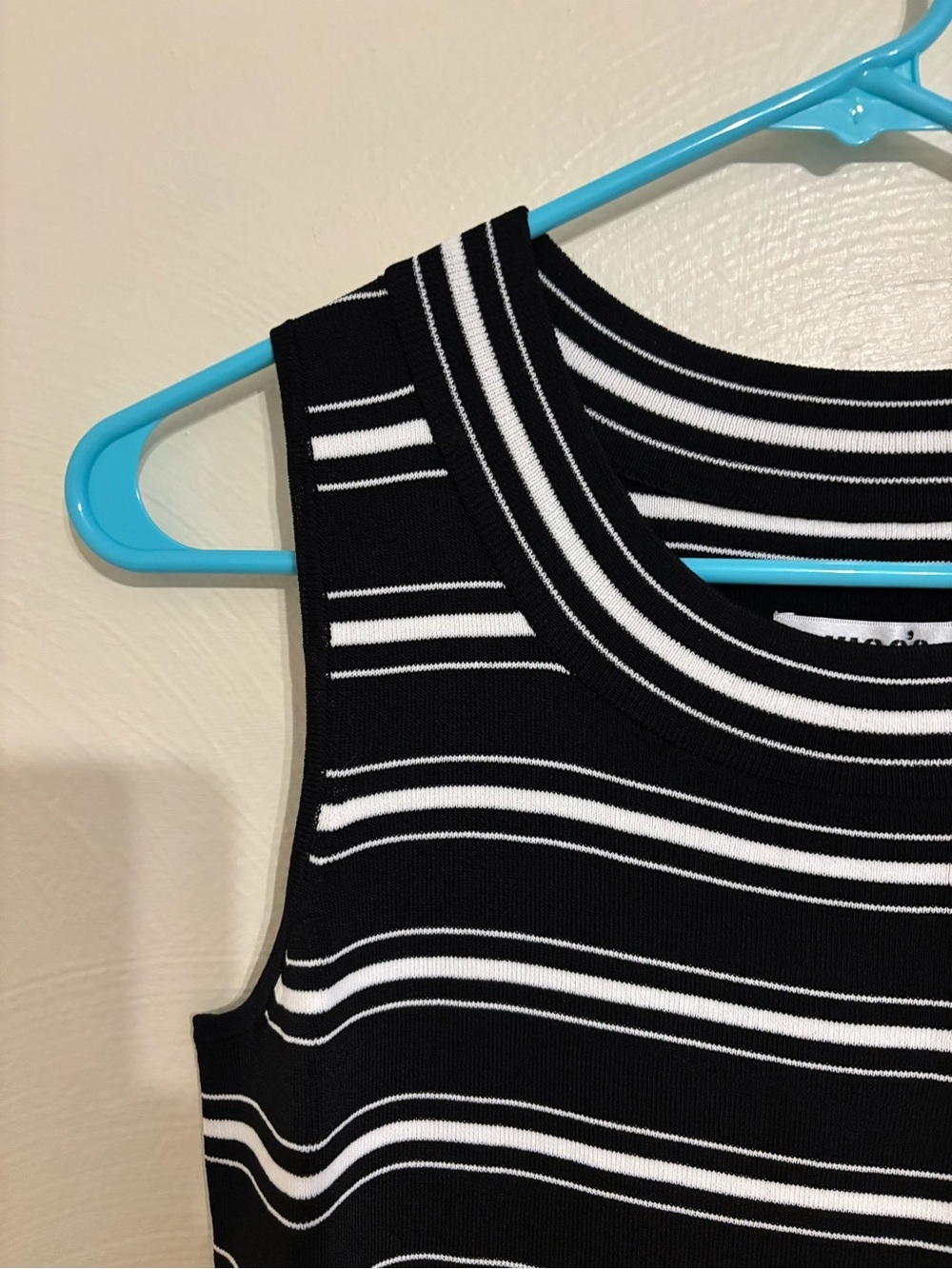 Vintage Chico’s Design Roxie Striped Sleeveless Knit Tank Top Size 1 Black White - Picture 6 of 8